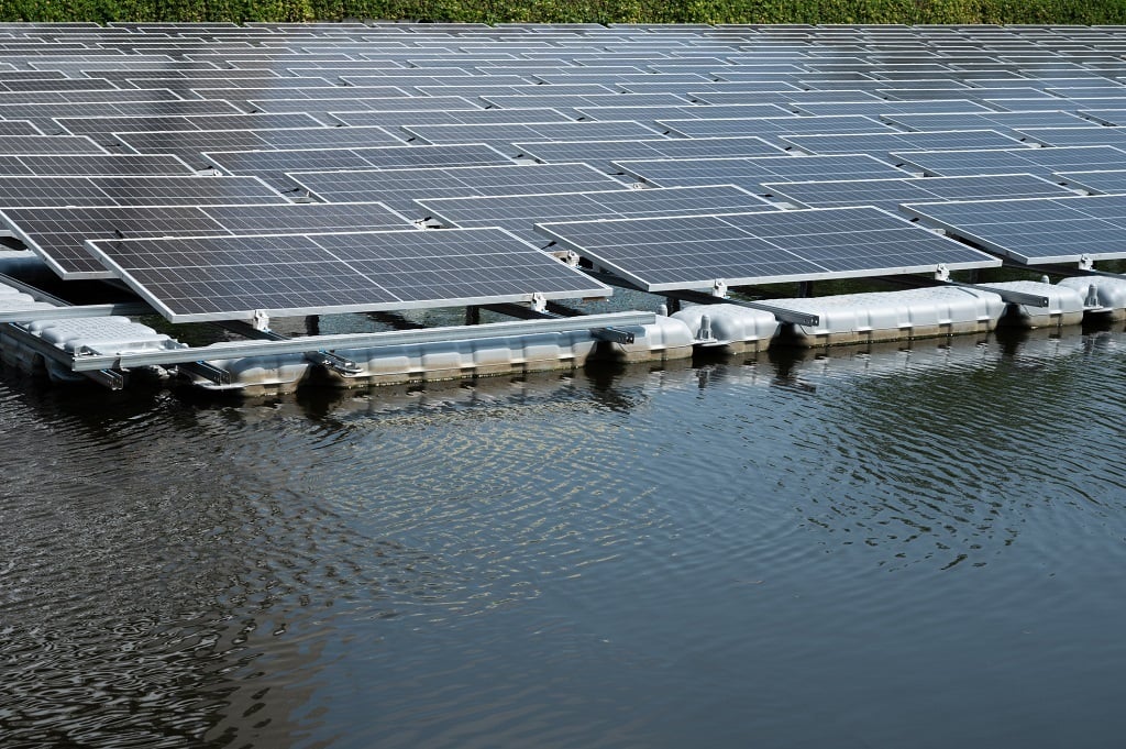 Zimbabwe’s Industrial Power Consumers Seek $250M Funding for Floating Solar Panels